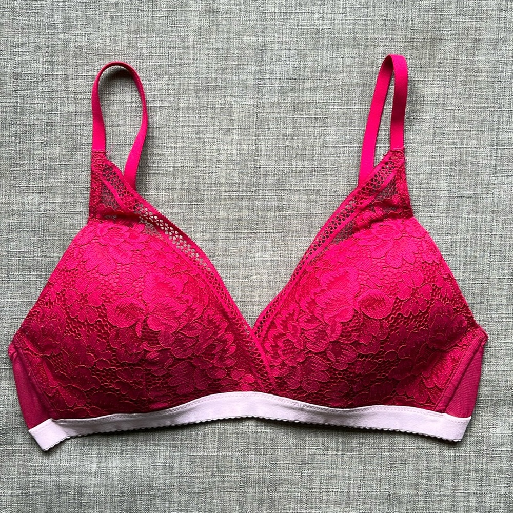Knix Lace Deep-V Bra Pomegranate Medium Wire Free Soft Comfortable